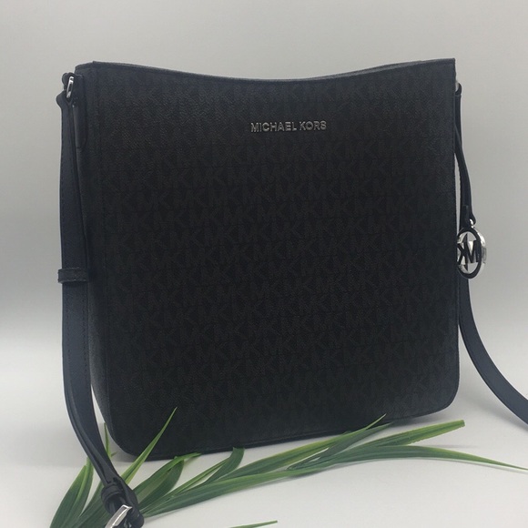 Michael Kors LG MESSENGER Crossbody Black - Picture 2 of 8